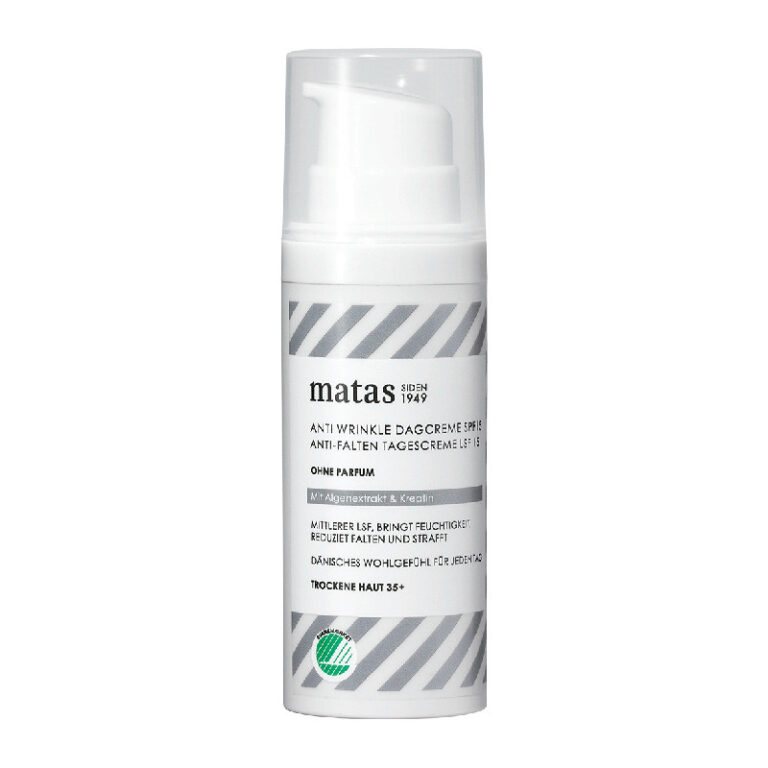 Weiße Flasche Matas Anti-Falten Tagescreme mit Pumpverschluss, textreiches Etikett. Weiße Flasche Matas Anti-Falten Tagescreme mit Pumpverschluss, textreiches Etikett.