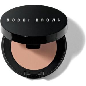 Schwarzes Kompaktpuderetui mit Bobbi Brown-Logo, geöffnet.